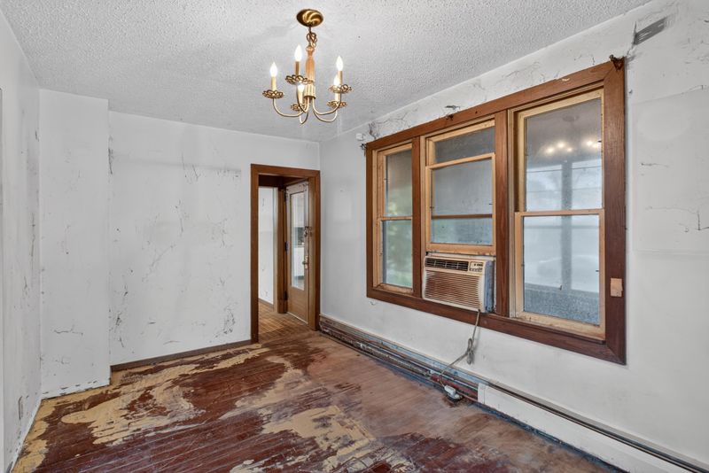 112 3rd St E, Jordan, MN 55352