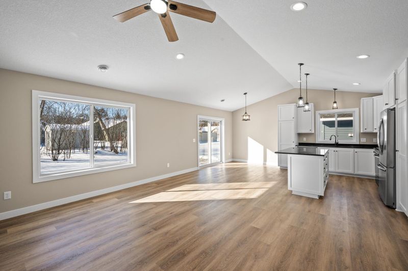 38558 Hawthorne Ave, North Branch, MN 55056