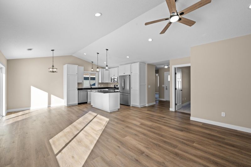 38558 Hawthorne Ave, North Branch, MN 55056