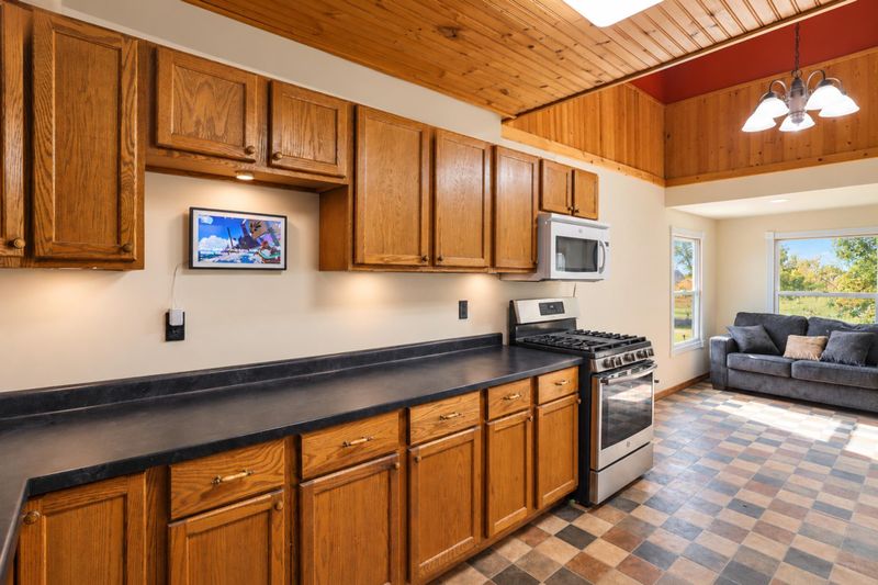 2904 11th St NE, Austin, MN 55912