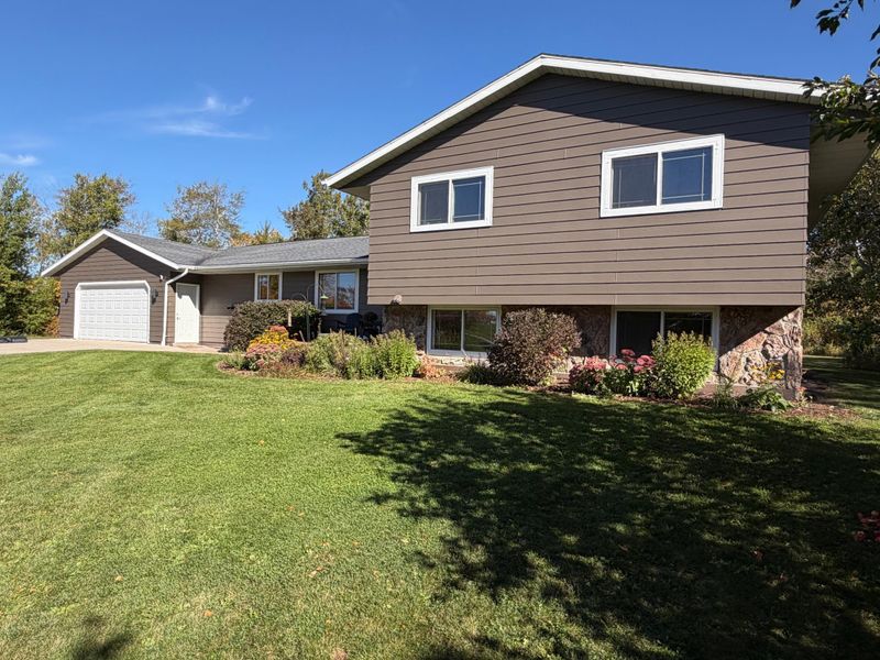 506 16th Ave NE, Roseau, MN 56751