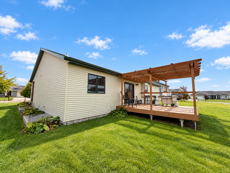 656 Westminster Dr, Moorhead, MN 56560