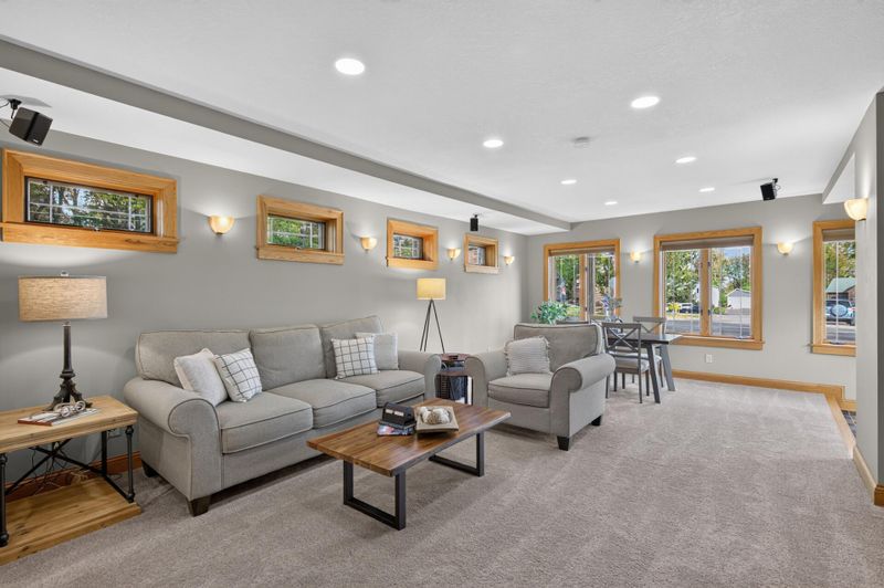 2064 Stillwater St, White Bear Lake, MN 55110