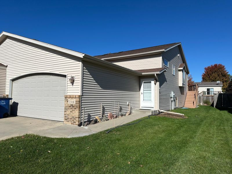 1318 37th Ave S, Moorhead, MN 56560