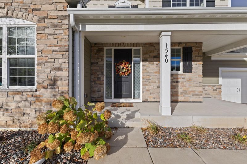 1540 Deephaven Dr, Woodbury, MN 55129
