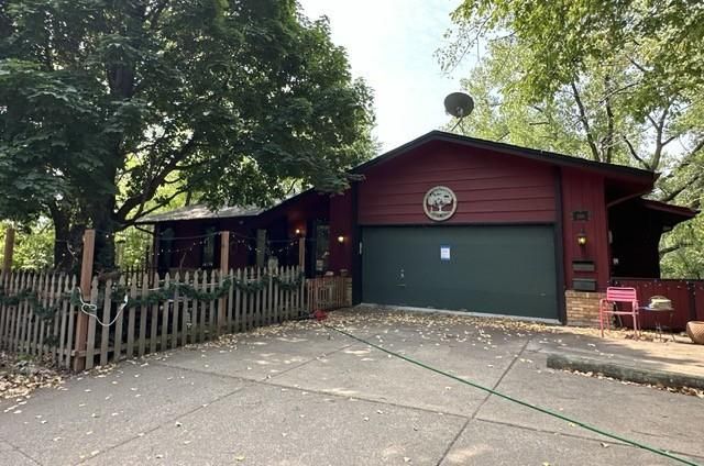 2301 Crestview Ave, Golden Valley, MN 55422
