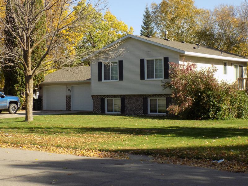 301 23rd St SE, Willmar, MN 56201