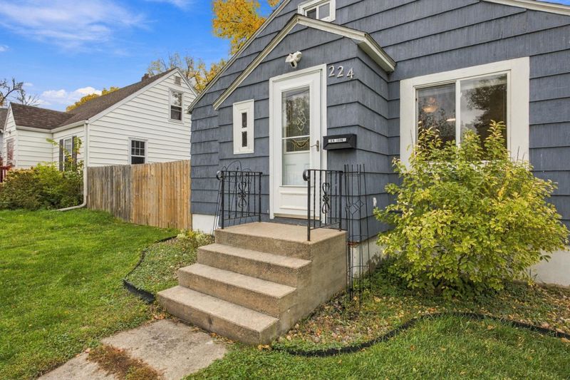224 14th St S, Moorhead, MN 56560