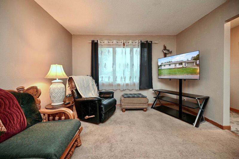 89 W 13th St, Buffalo City, WI 54622