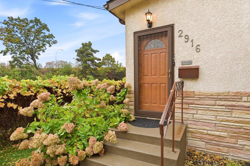 2916 S 9th St, Minneapolis, MN 55406