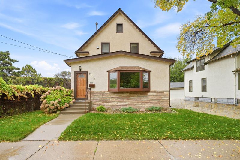 2916 S 9th St, Minneapolis, MN 55406