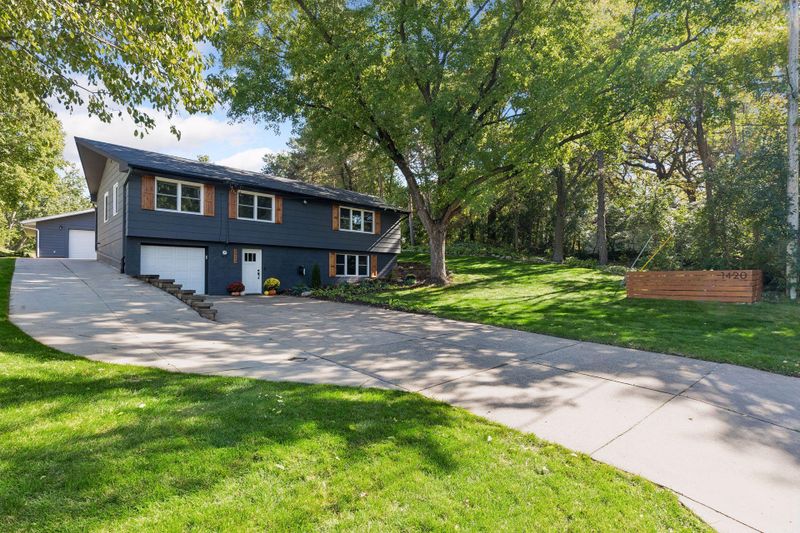 1420 Yosemite Ave N, Golden Valley, MN 55422