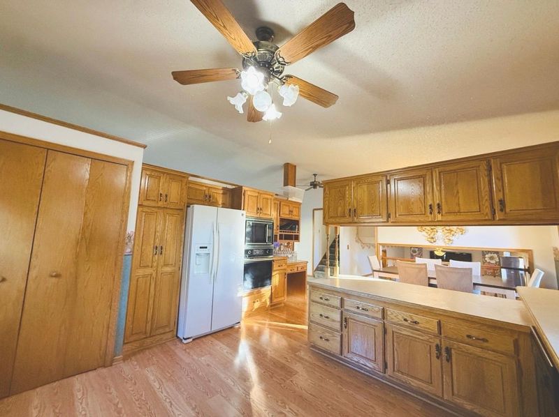 886 Iroquois Ave, Saint Paul, MN 55119