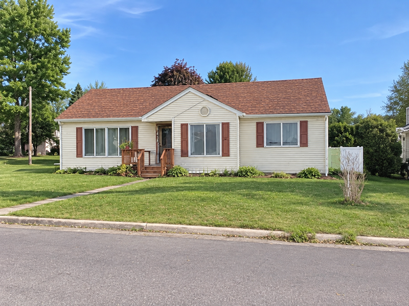 435 S 6th St, Barron, WI 54812