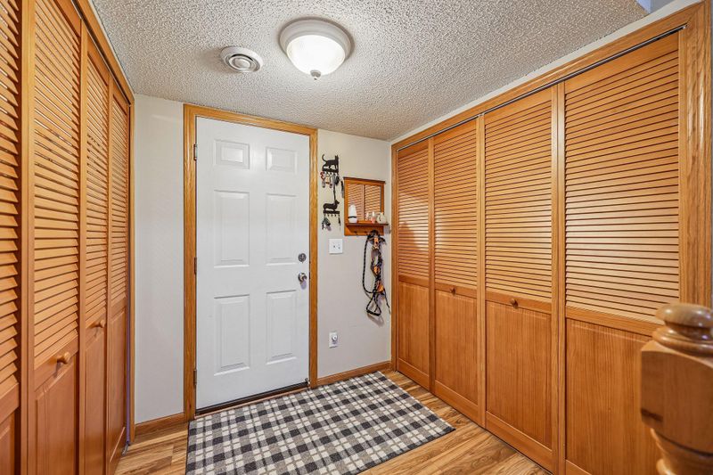 1704 Riverside Dr, Shakopee, MN 55379