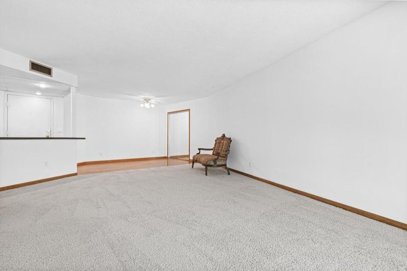 132 Demont Ave E #136, Little Canada, MN 55117
