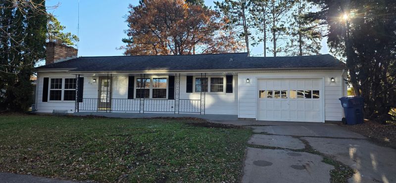 416 Highland Dr, Hibbing, MN 55746