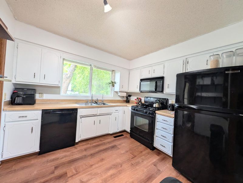 621 73rd Way N, Brooklyn Park, MN 55444
