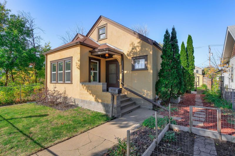 1327 Thomas Ave, Saint Paul, MN 55104