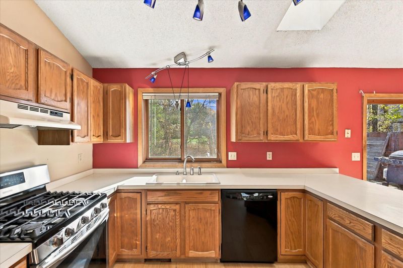 6701 13th St Cir N, Oakdale, MN 55128