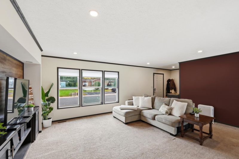 102 Cascade Ln, Rockford, MN 55373