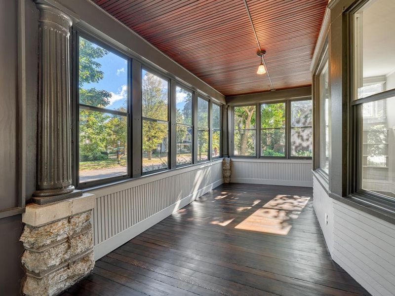 203 Chatsworth St S, Saint Paul, MN 55105