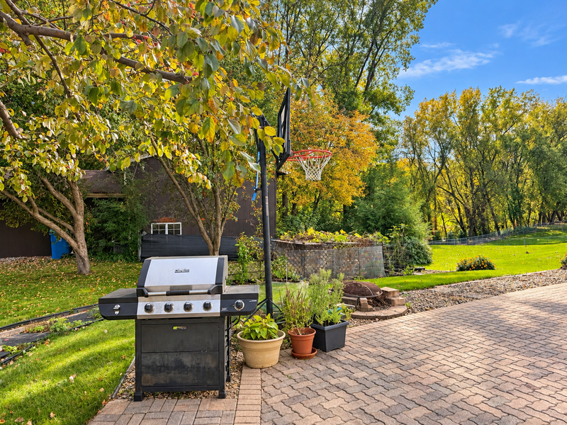 1814 Walnut Ln, Eagan, MN 55122