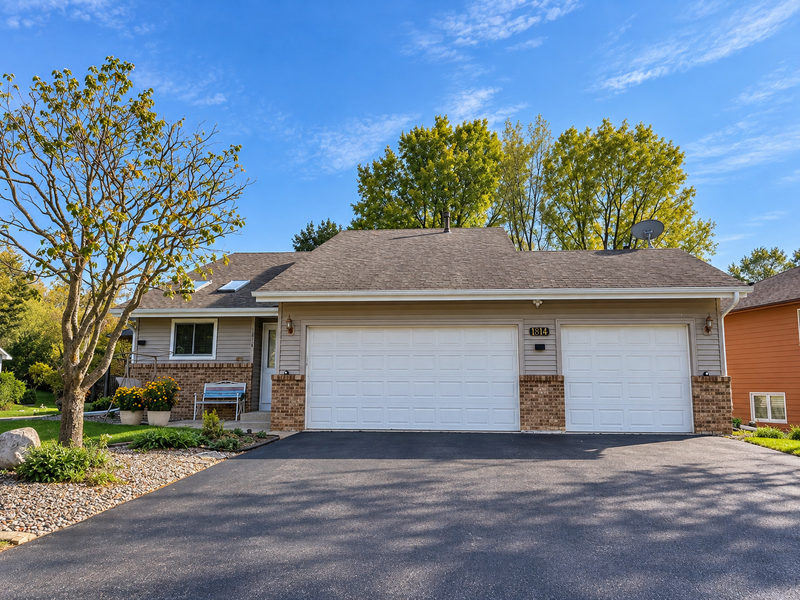 1814 Walnut Ln, Eagan, MN 55122