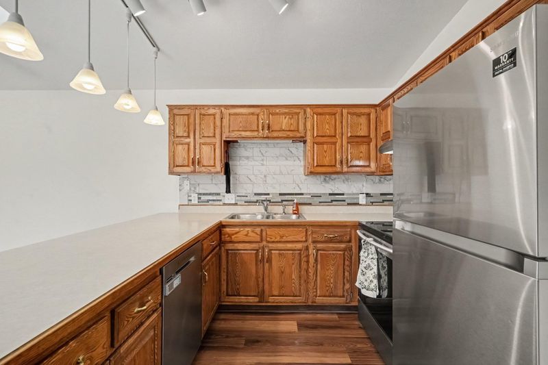 11121 Edgewood Cir N, Champlin, MN 55316
