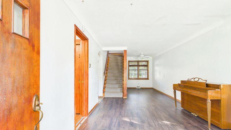 5043 Granada Ave N, Oakdale, MN 55128