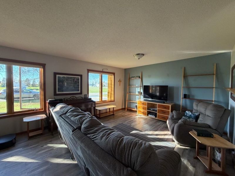 220 3rd St NW, Ulen, MN 56585