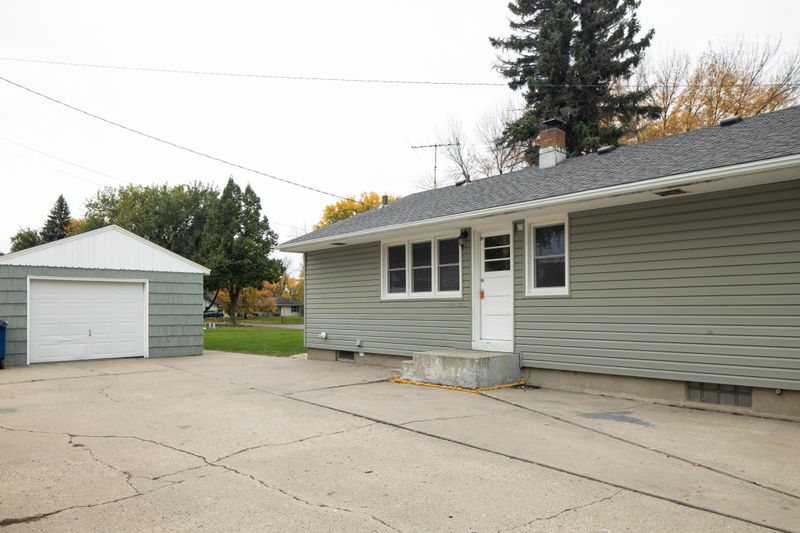 1604 3rd St S, Moorhead, MN 56560