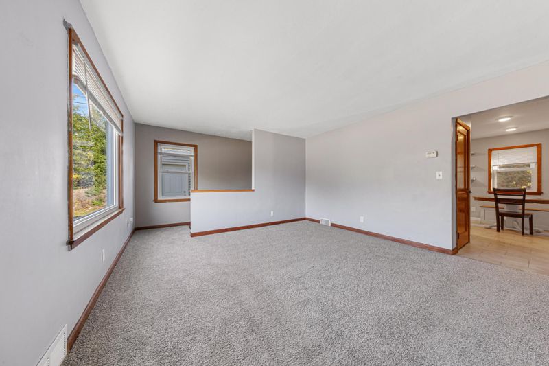 817 5th St S, New Ulm, MN 56073