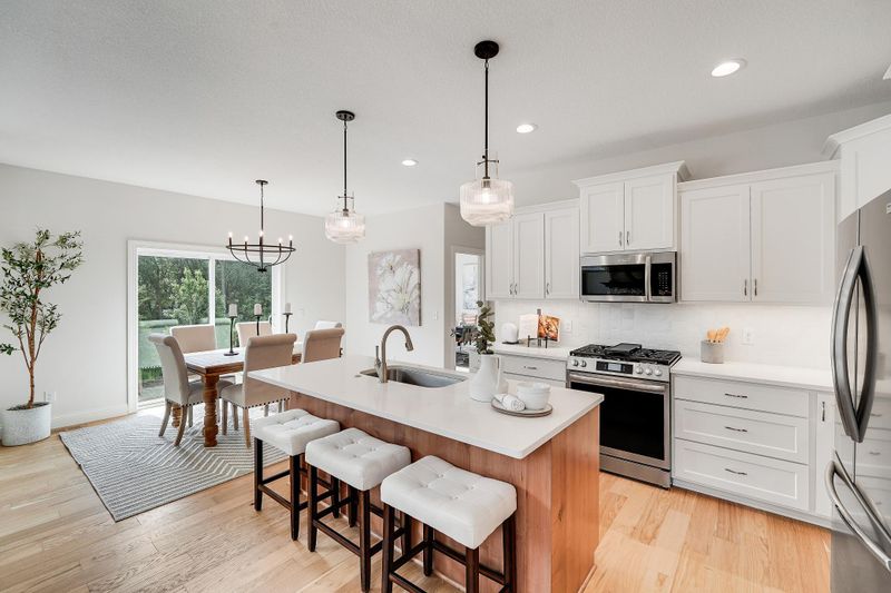 7187 Agate Trl, Inver Grove Heights, MN 55077