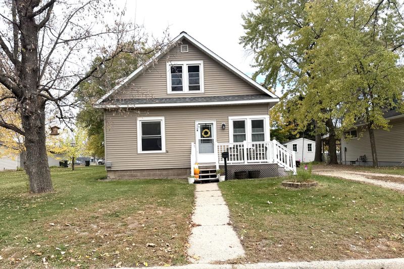 11 3rd St SW, Melrose, MN 56352