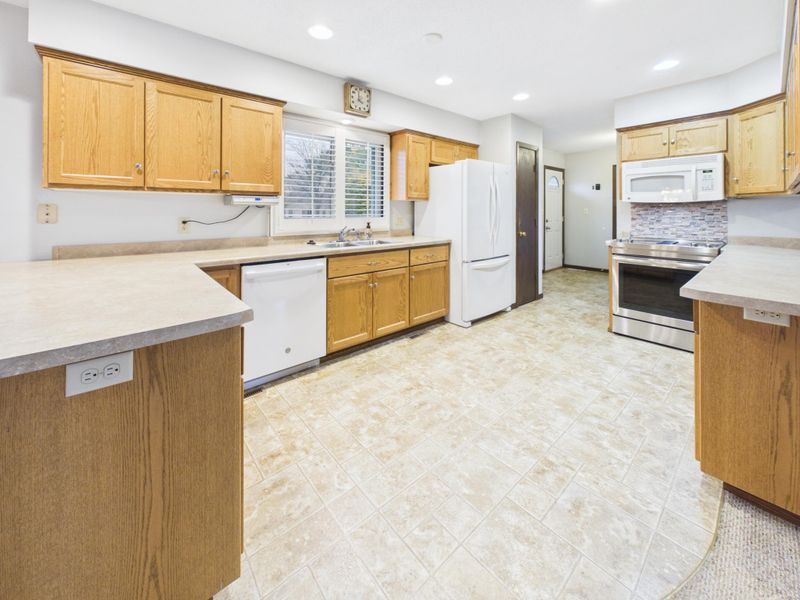 128 E 5th St N, Melrose, MN 56352