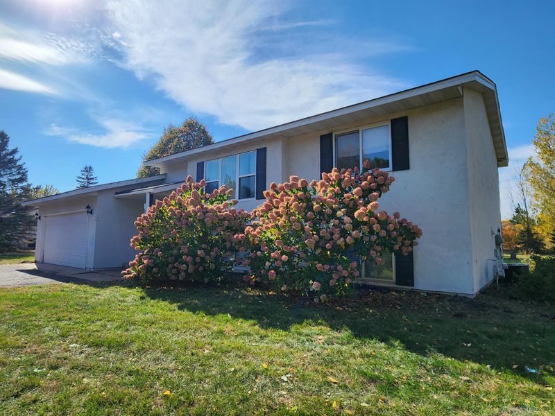 40084 Harvester Ave, North Branch, MN 55056