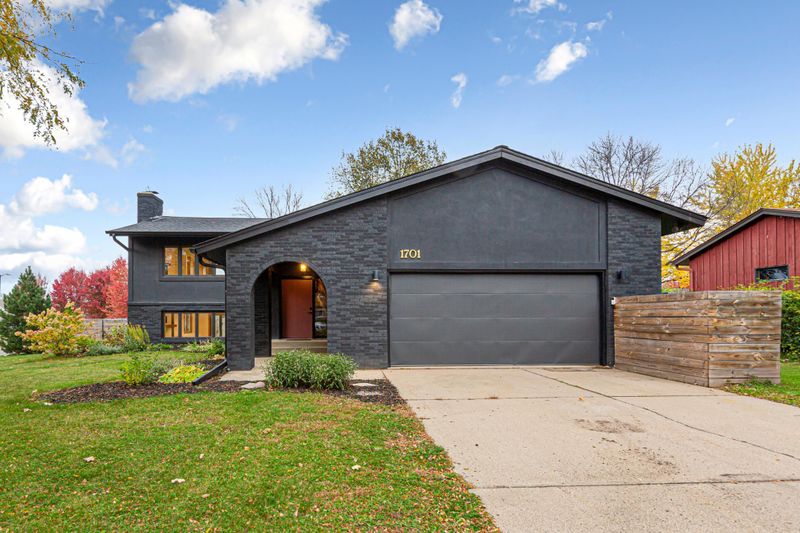 1701 Mckinley Dr, Northfield, MN 55057