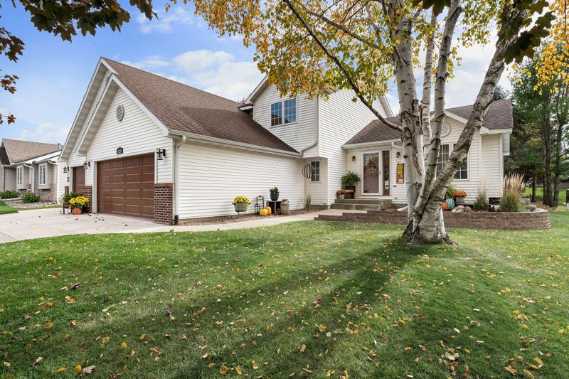 828 Lancer Dr NE, Owatonna, MN 55060
