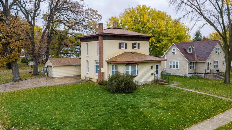 228 W 4th St, Blue Earth, MN 56013