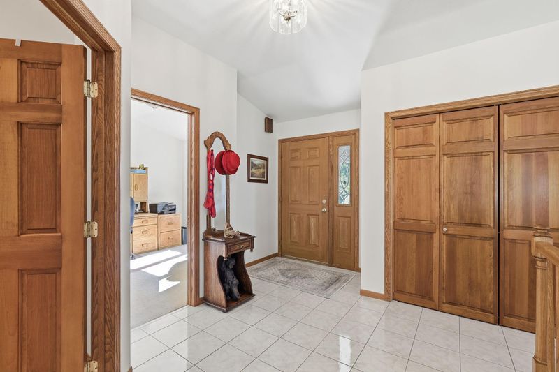 1766 Green Crest Dr, Victoria, MN 55386