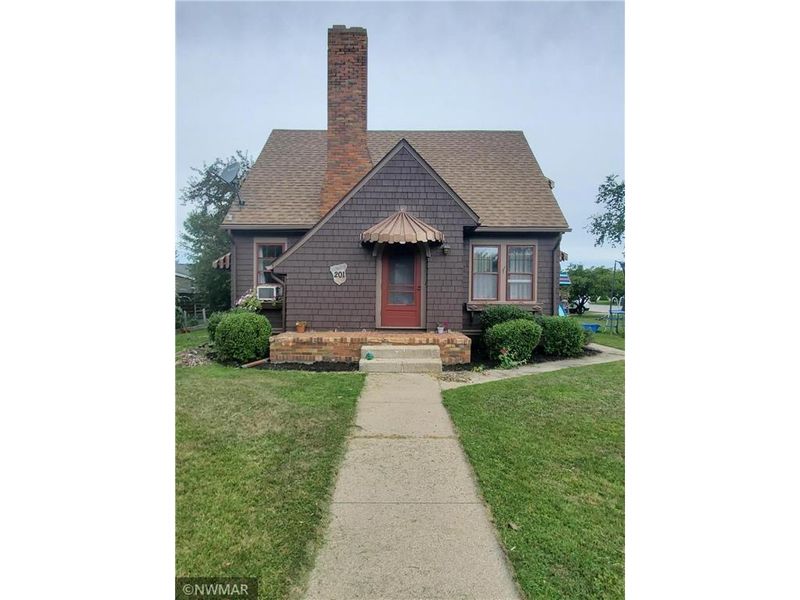 201 Lincoln Ave W, Karlstad, MN 56732