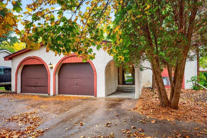 2305 E 115th St, Burnsville, MN 55337
