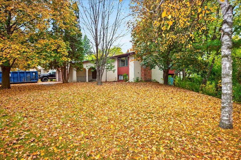 2305 E 115th St, Burnsville, MN 55337