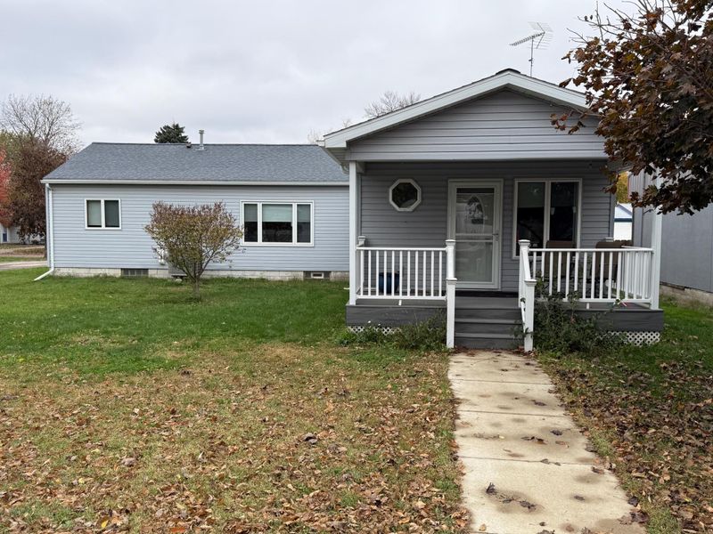521 E 2nd St N, Truman, MN 56088