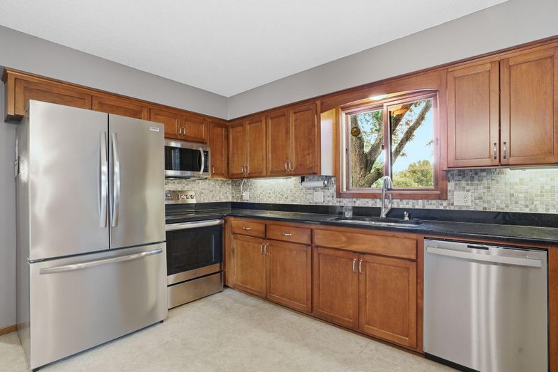 6207 Edgemont Blvd N, Brooklyn Park, MN 55428
