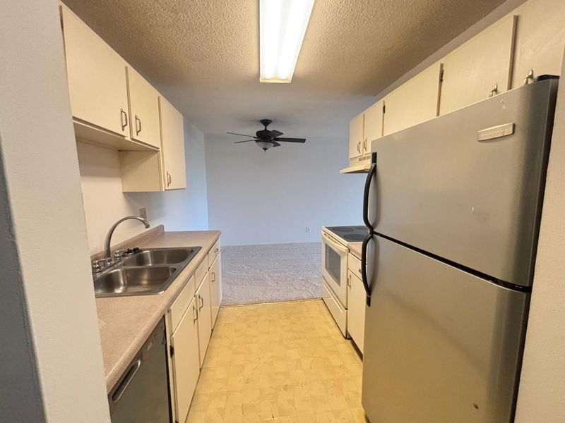 401 E Burnsville Pw #218, Burnsville, MN 55337