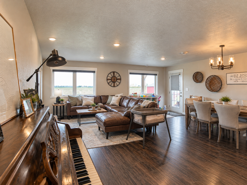 1051 46th Ave S, Moorhead, MN 56560