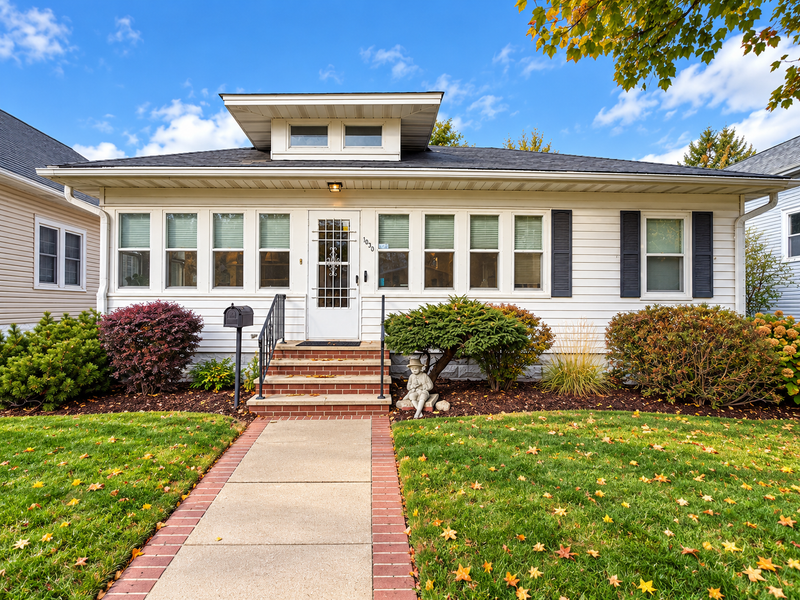 1030 W Mark St, Winona, MN 55987