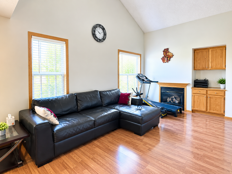 129 Appleblossom Ln, Shakopee, MN 55379